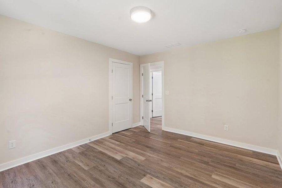 Spacious, unfurnished interior of a new home in , Gainesville (Image 14).