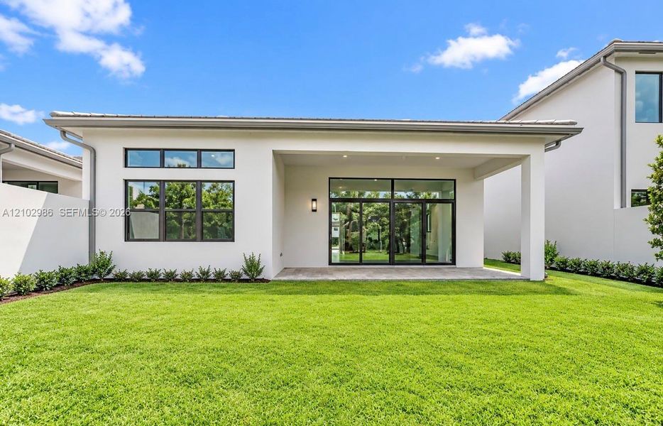Exterior details and patio area of a home in , Boca Raton (Image 4).