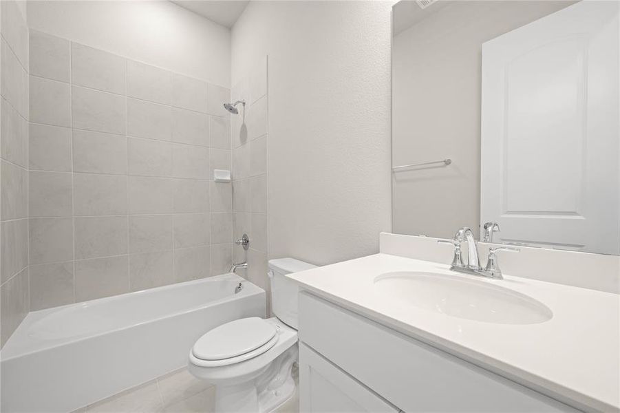 Furnished interior view inside a new home in Country Hollow Sales Phase 1, Aledo (Image 8).