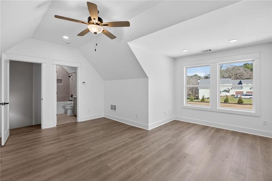 Spacious, unfurnished interior of a new home in , Dallas (Image 35).