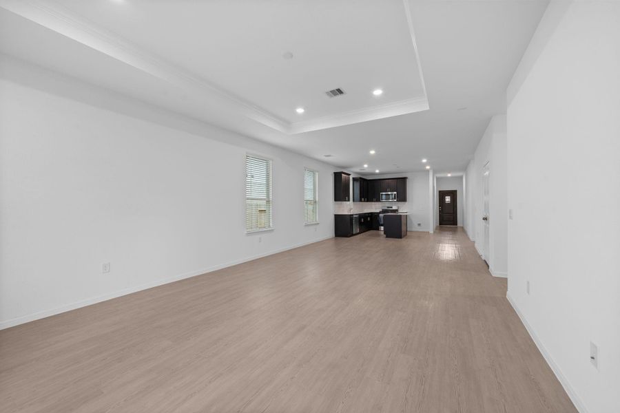 Spacious, unfurnished interior of a new home in Bay Creek, Baytown (Image 14).