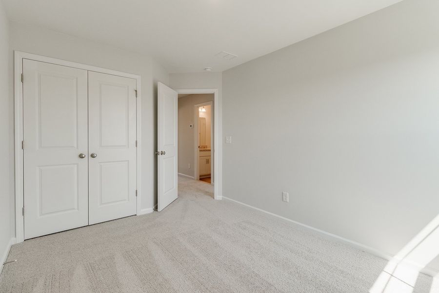 Spacious, unfurnished interior of a new home in Astoria, Columbia (Image 28).