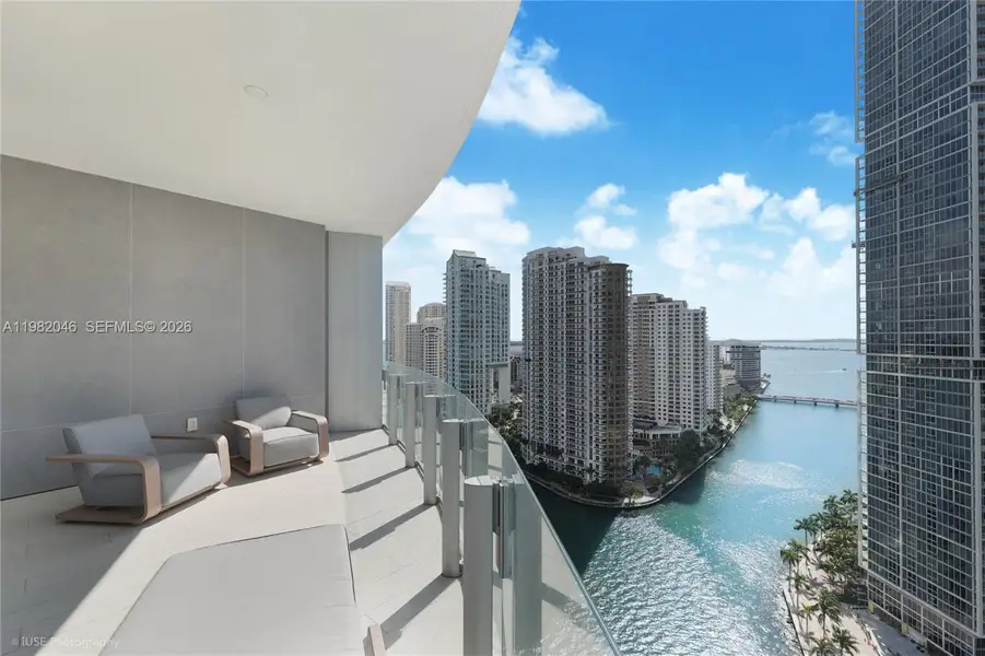 Condo located in Miami, FL showcasing its design and architecture (Image 3). Condo located in Miami, FL showcasing its design and architecture (Image 3).