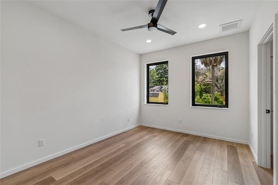 Spacious, unfurnished interior of a new home in , Tampa (Image 26).