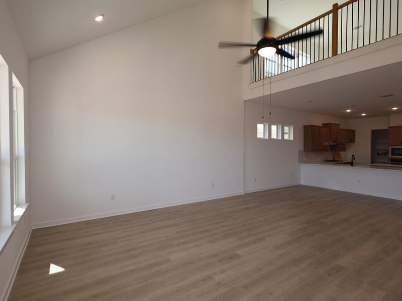 Spacious, unfurnished interior of a new home in Edgewood, Leander (Image 7).