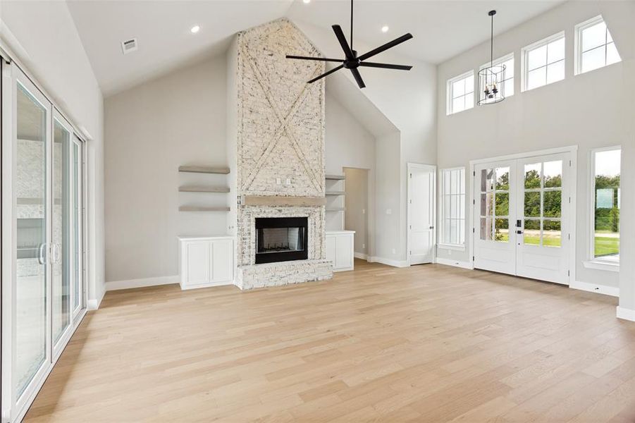 Spacious, unfurnished interior of a new home in , Weatherford (Image 19).