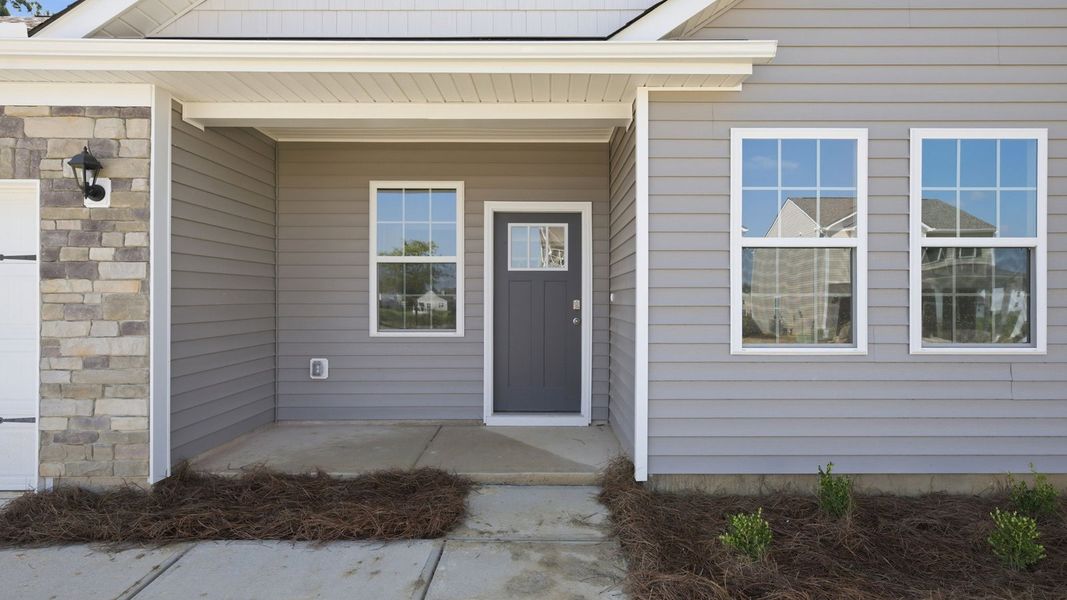 Exterior details and patio area of a home in Tyler - Home on the Lake, New Bern (Image 4).