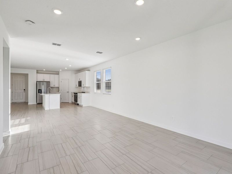Spacious, unfurnished interior of a new home in Colbert Landings, Palm Coast (Image 7).