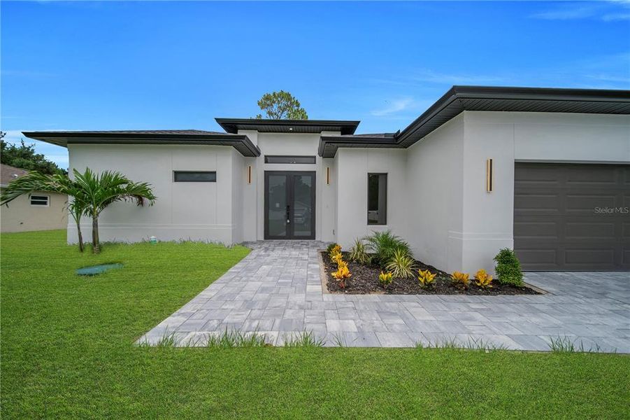 Exterior details and patio area of a home in , North Port (Image 4). Exterior details and patio area of a home in , North Port (Image 4).