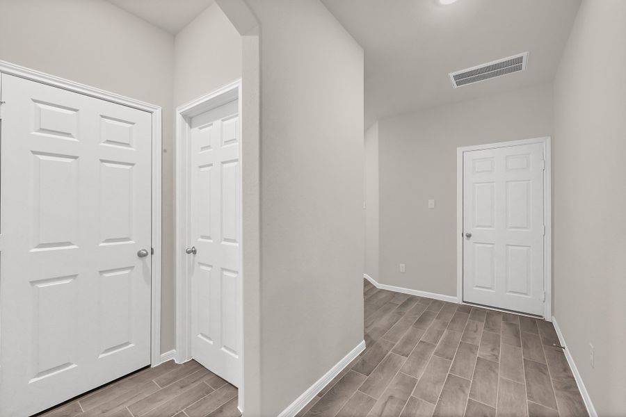 Representative unfurnished interior of a home built from the Floor Plan 1427 by Colina Homes in River Ranch, Dayton (Image 24).