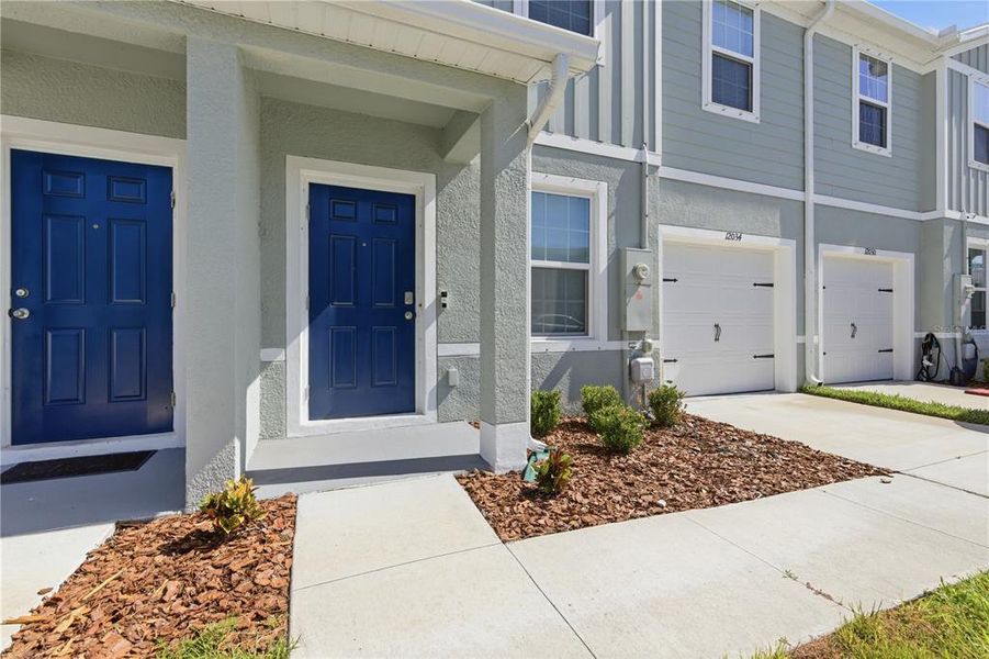 Exterior details and patio area of a home in , New Port Richey (Image 3).