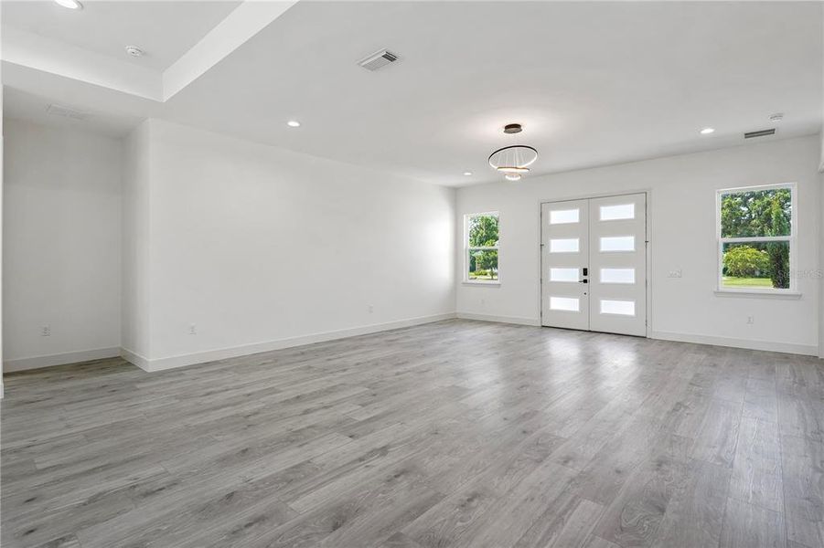 Spacious, unfurnished interior of a new home in , Leesburg (Image 30).