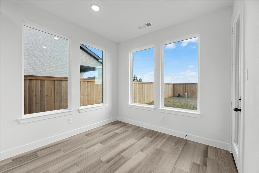 Representative image. Features, selections and colors may vary.