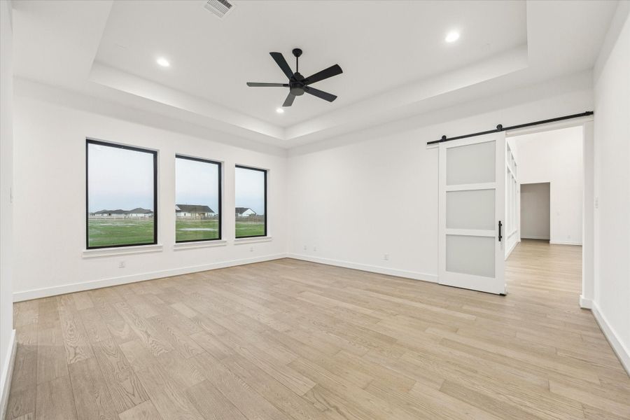 Spacious, unfurnished interior of a new home in Lakeview, Waller (Image 28).