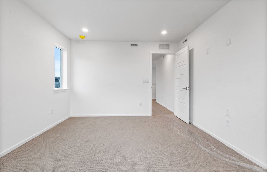 Spacious, unfurnished interior of a new home in Painted Prairie, Aurora (Image 24).