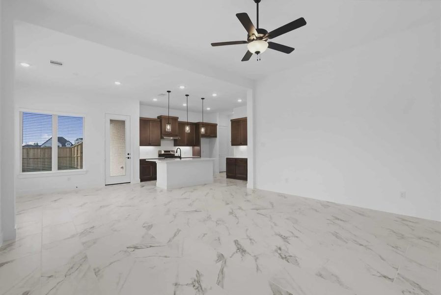 Image 11 representing the Oakmont by Chesmar Homes in Riceland Alley Loads, Mont Belvieu, TX.