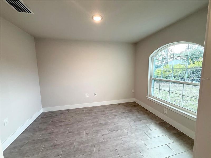 Spacious, unfurnished interior of a new home in , Rotonda West (Image 24).