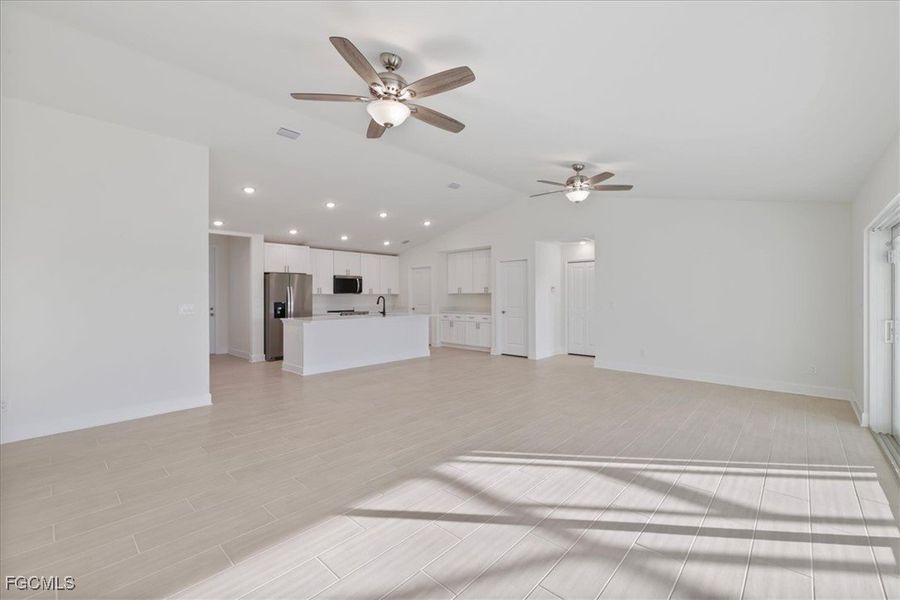 Spacious, unfurnished interior of a new home in Cape Coral, Cape Coral (Image 12).