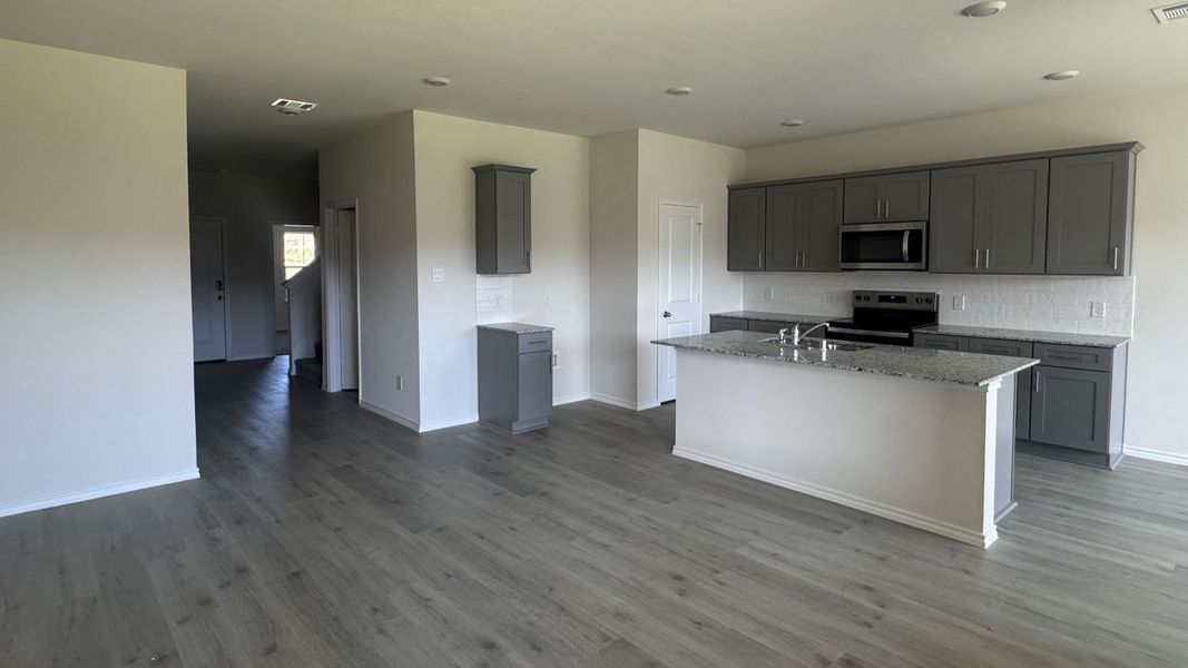 Furnished interior view inside a new home in Blaire Lake, Tyler (Image 4).