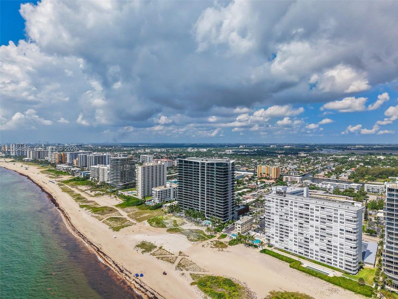 Condo located in Pompano Beach, FL showcasing its design and architecture (Image 30).