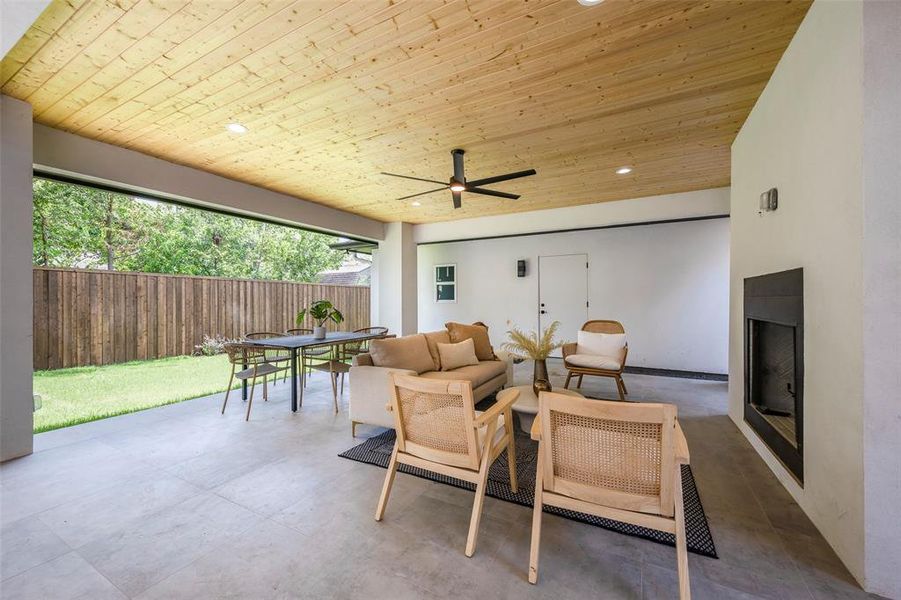 Furnished interior view inside a new home in , Dallas (Image 32).