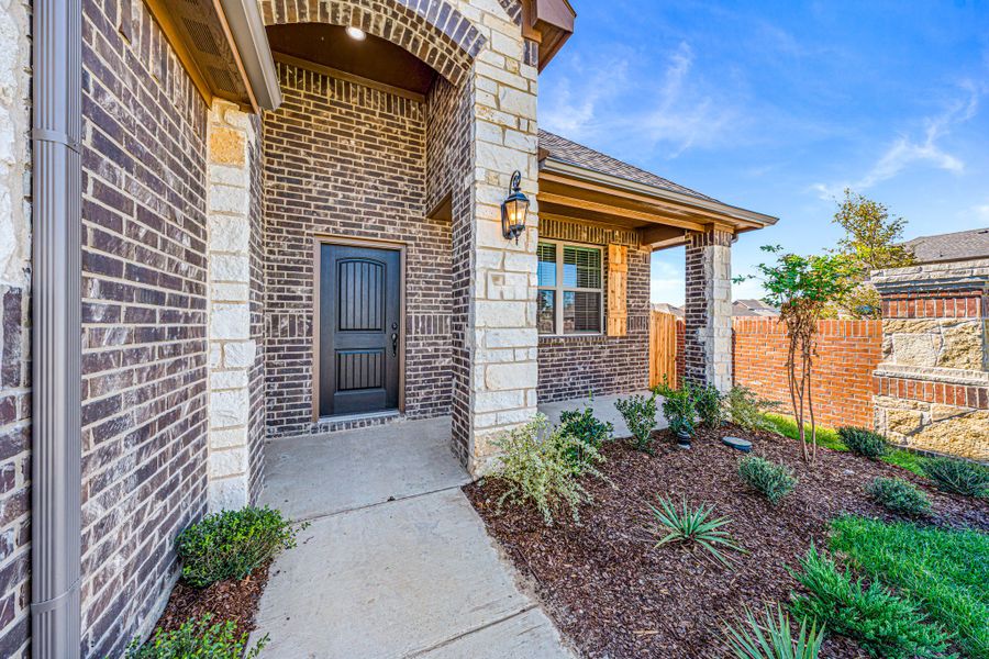 Exterior details and patio area of a home in Summerwood, Red Oak (Image 3).