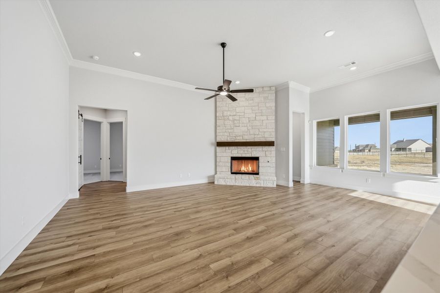 Spacious, unfurnished interior of a new home in Eagle Ridge Estates, Weatherford (Image 20).