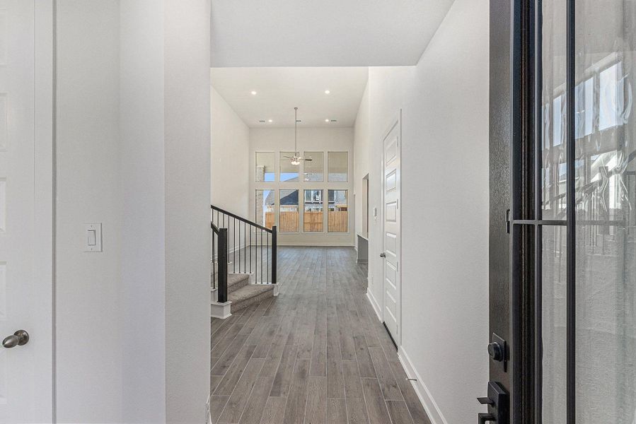 Spacious, unfurnished interior of a new home in Cross Creek West, Fulshear (Image 9).