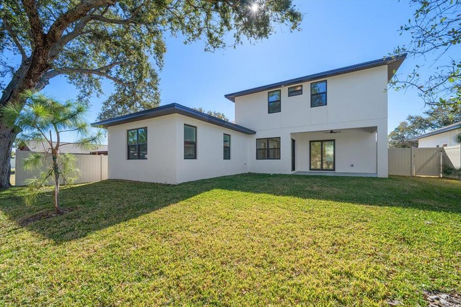 Exterior details and patio area of a home in , Largo (Image 43).
