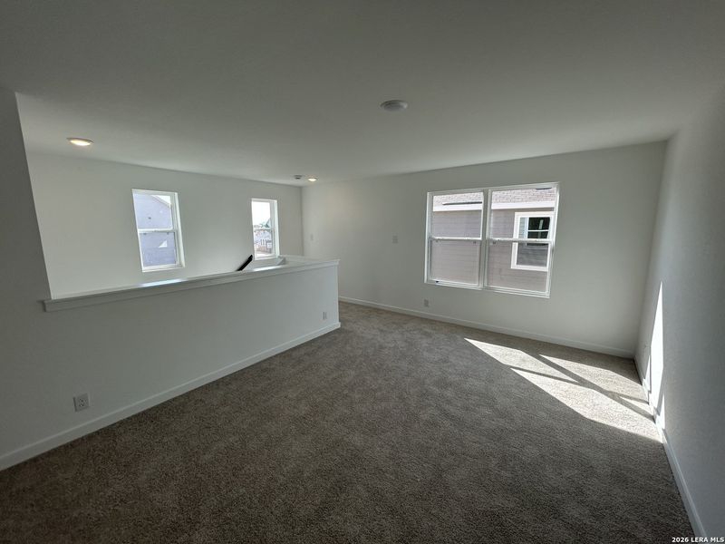 Spacious, unfurnished interior of a new home in Hennersby Hollow, San Antonio (Image 16).