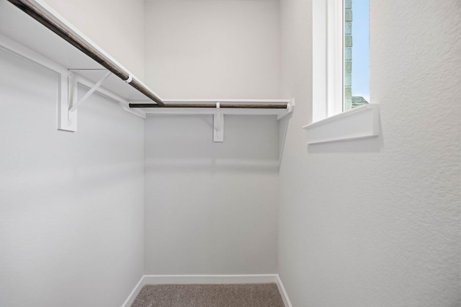 Spacious, unfurnished interior of a new home in Canterra Creek  60', Rosharon (Image 30).