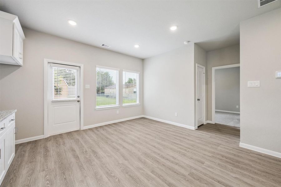 Spacious, unfurnished interior of a new home in , La Marque (Image 16).