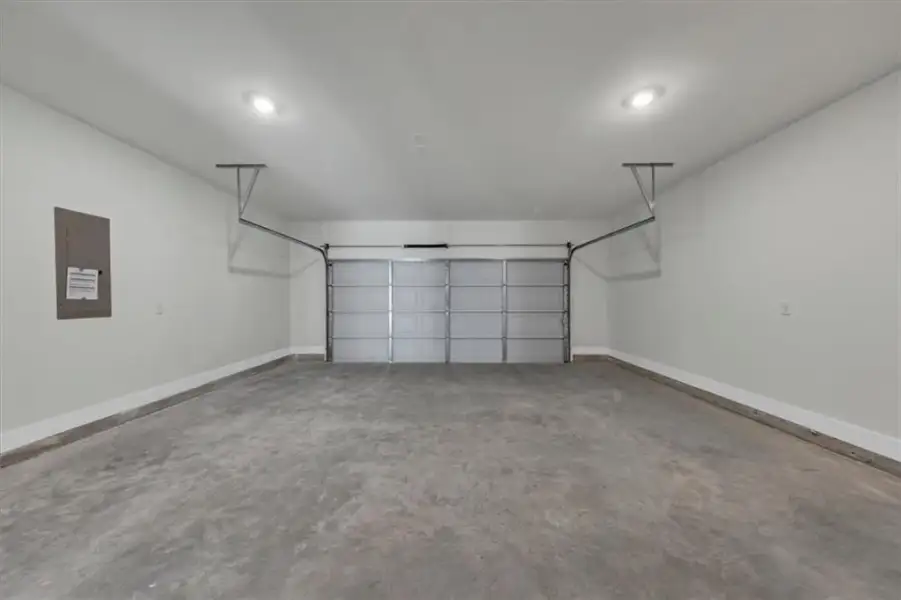 Spacious, unfurnished interior of a new home in Canterbury Villas, Carrollton (Image 30).
