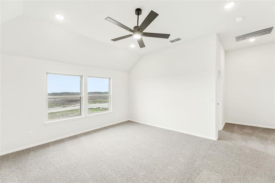 Spacious, unfurnished interior of a new home in Stone River Glen 60s, Royse City (Image 26).