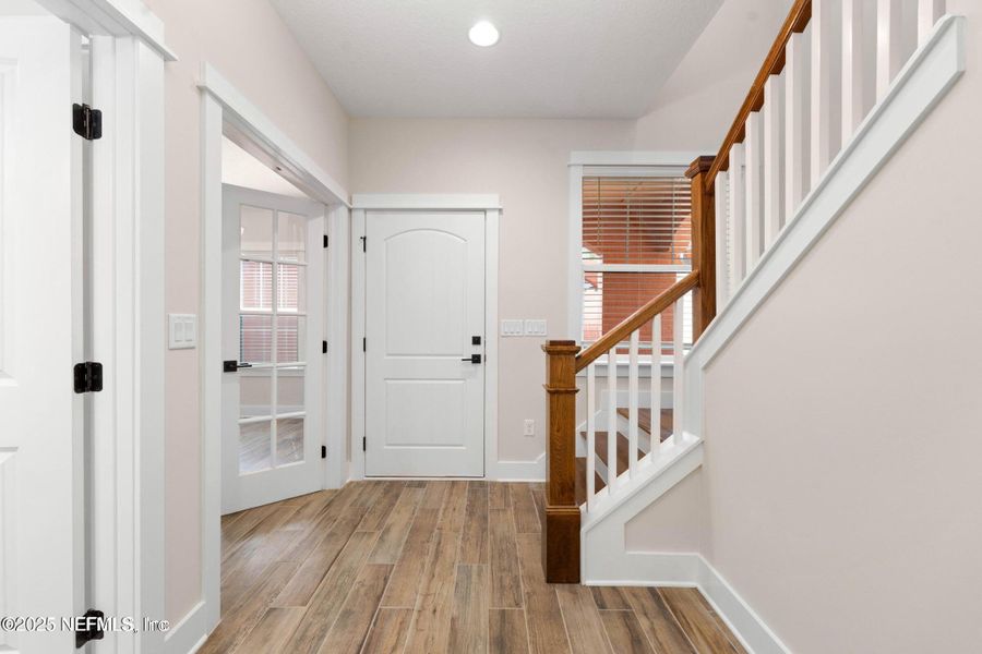 Spacious, unfurnished interior of a new home in , Jacksonville (Image 22).