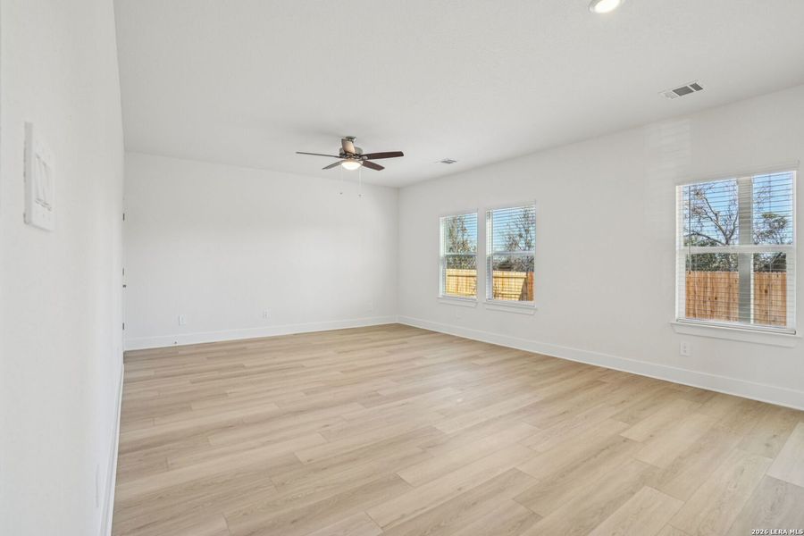 Spacious, unfurnished interior of a new home in Carmel Ranch, Schertz (Image 26).
