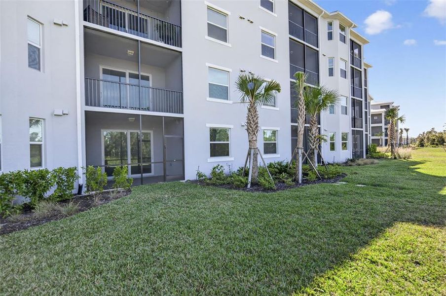 Condo located in Punta Gorda, FL showcasing its design and architecture (Image 3).