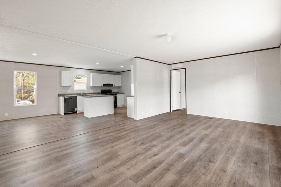 Spacious, unfurnished interior of a new home in , Summerville (Image 27).