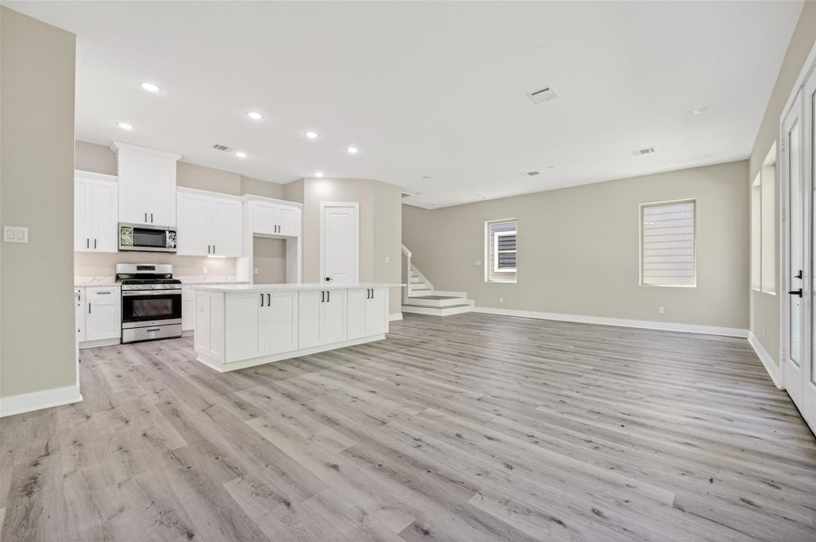 Spacious, unfurnished interior of a new home in , Houston (Image 23).