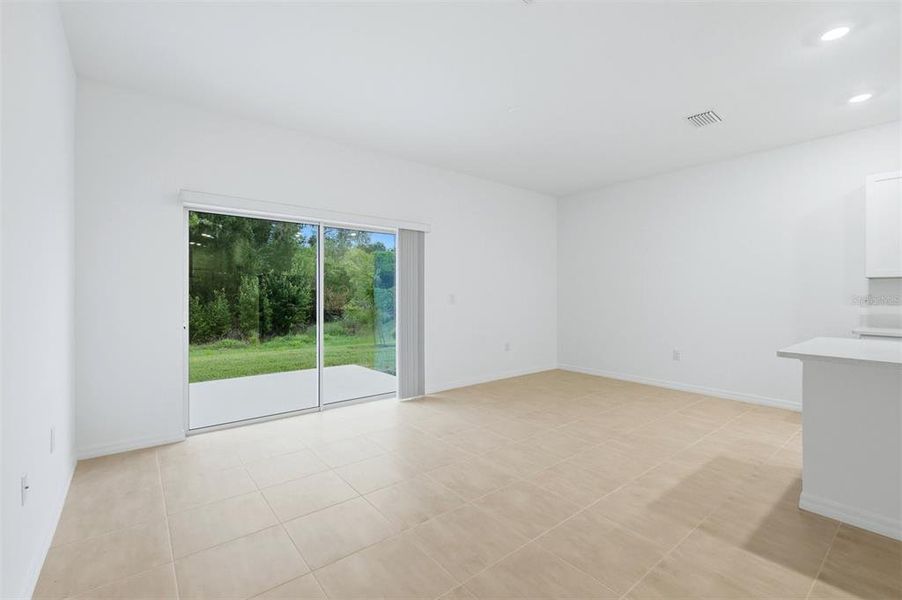Spacious, unfurnished interior of a new home in , Sarasota (Image 22).