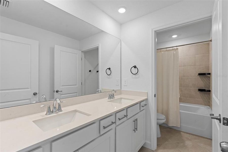 Furnished interior view inside a new home in Tuckers Cove: Villas, Punta Gorda (Image 37).