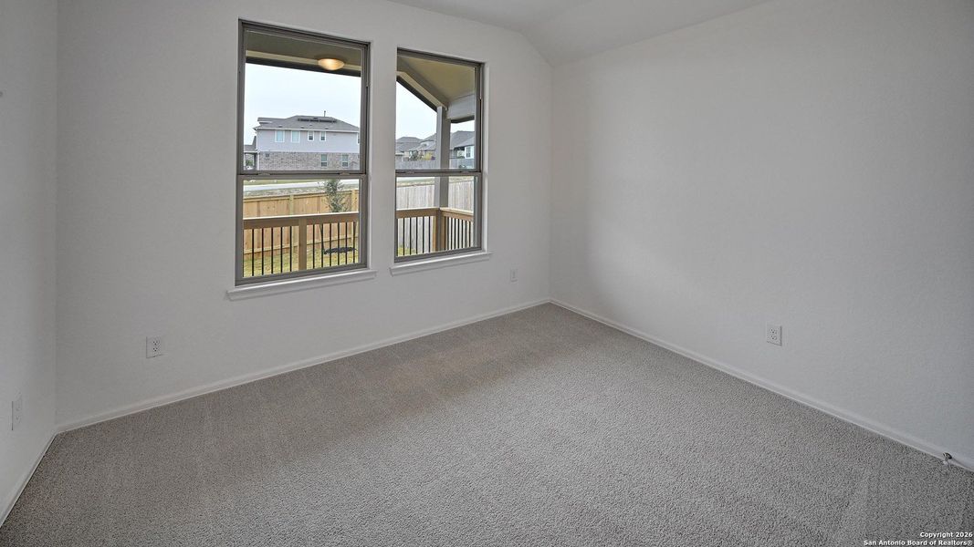 Spacious, unfurnished interior of a new home in Ladera 40', San Antonio (Image 25).