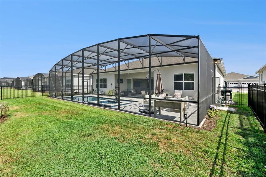 Exterior details and patio area of a home in , Winter Garden (Image 24).