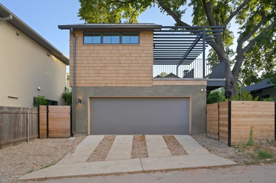 2-car garage 2-car garage