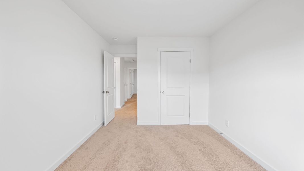 Spacious, unfurnished interior of a new home in Fairview Hills, Cleveland (Image 20).