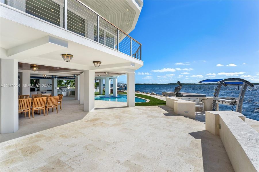 Exterior details and patio area of a home in , Key Largo (Image 21).