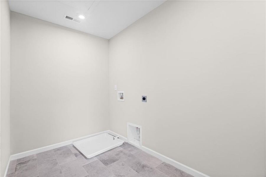 Spacious, unfurnished interior of a new home in Three Rivers, Rome (Image 35).