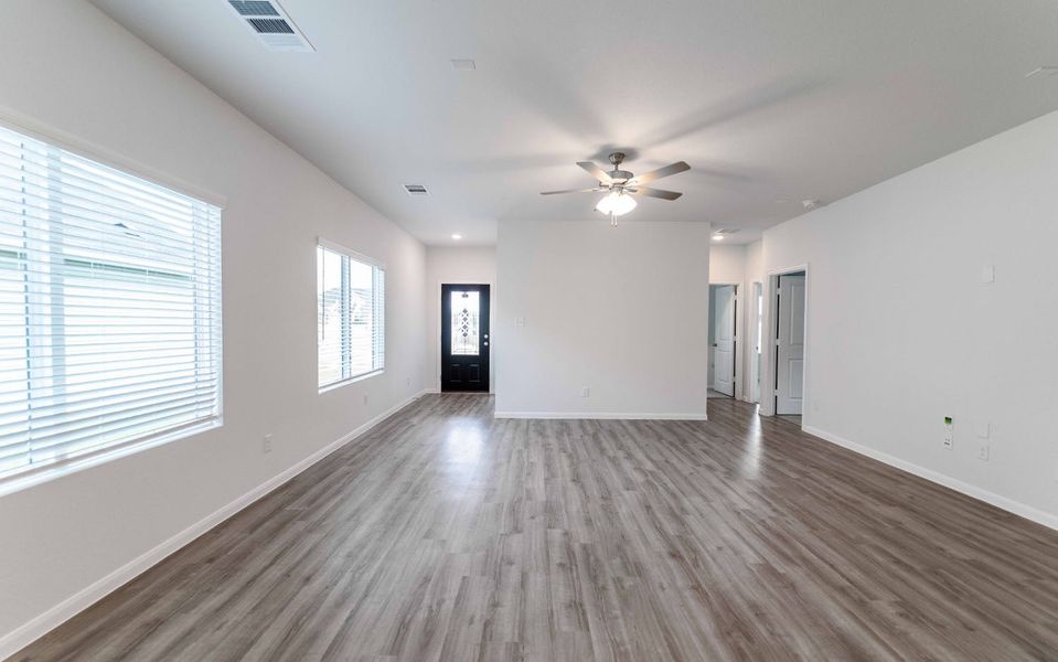 Spacious, unfurnished interior of a new home in Paramount, Kyle (Image 10).
