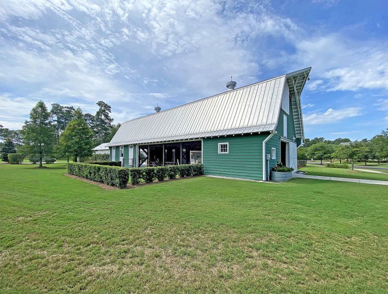 Exterior details and patio area of a home in Carnes Crossroads, Summerville (Image 27).