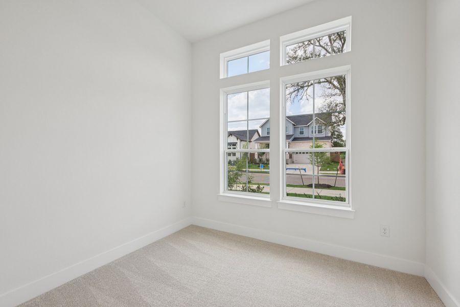 Spacious, unfurnished interior of a new home in Persimmon, Buda (Image 15).